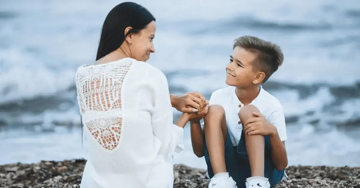 2 Medical Experts Explain the Right Way to Talk About Coronavirus With Your Kids