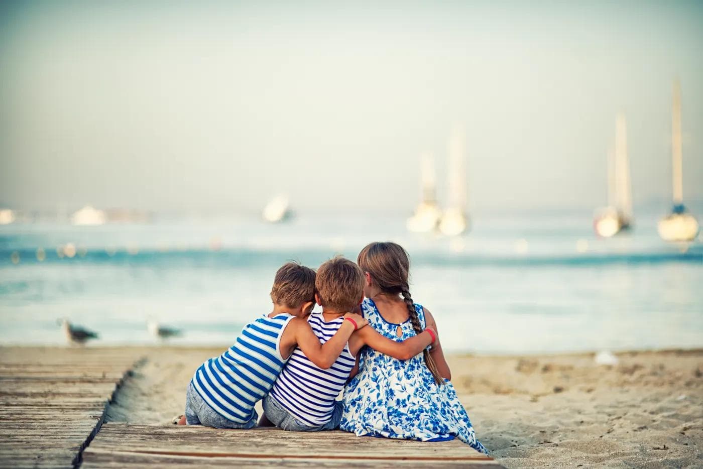 6 Definitive Traits of a Middle Child, According to Psychologists